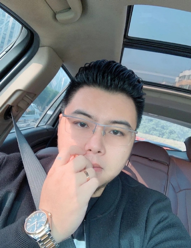 把苹果咬哭的第一张照片--福建蓝颜知己交友网